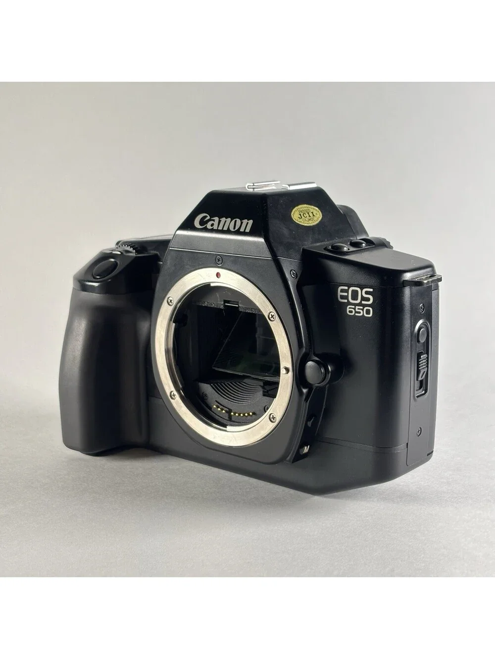 Canon EOS 650 35mm Film SLR Camera Body Only - Tested & Working